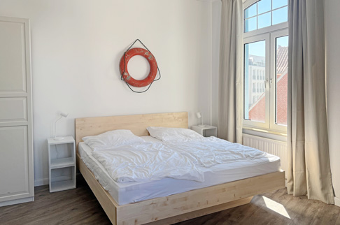 Schlafzimmer links